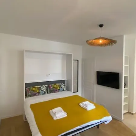 Cozy Modern شقة *